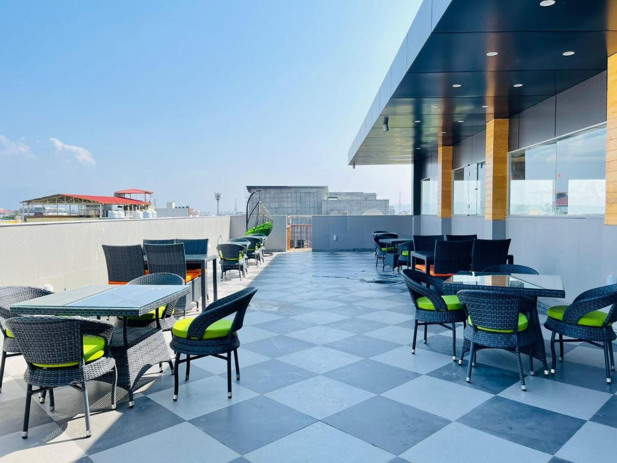 Zip By Spree Hotels Grand Legacy Prime เดห์ราดุน ภายนอก รูปภาพ