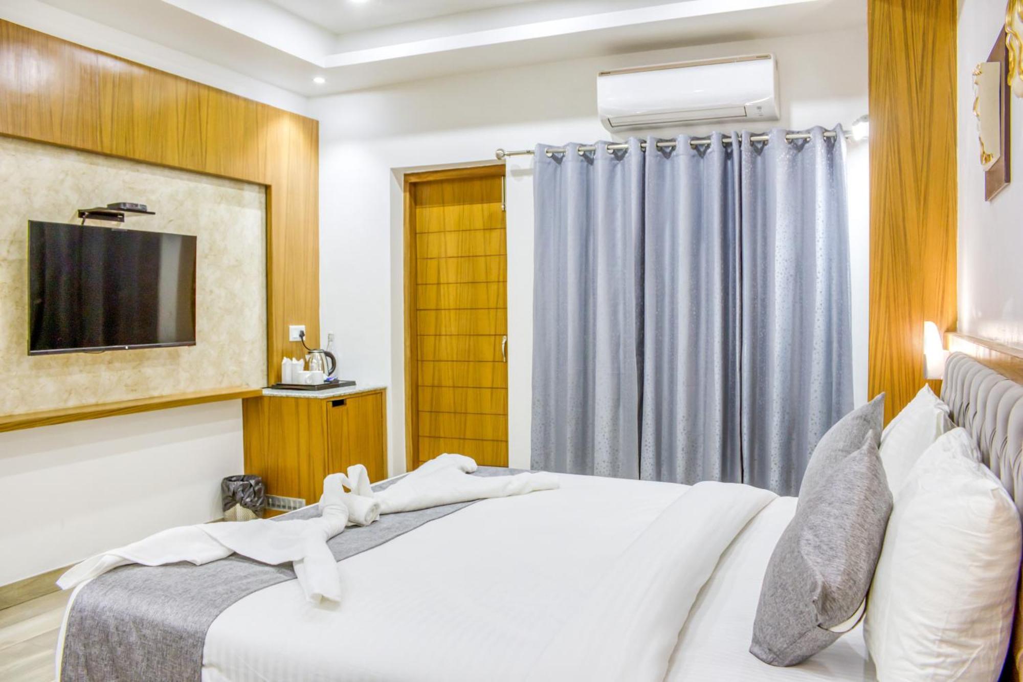 Zip By Spree Hotels Grand Legacy Prime เดห์ราดุน ภายนอก รูปภาพ